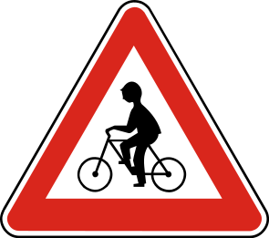 Značka A 16 - Cyklisti - upozorňuje na miesto alebo úsek cesty, kde je zvýšený pohyb cyklistov, alebo upozorňuje na miesto, kde cyklisti prechádzajú cez cestu alebo na ňu vchádzajú.