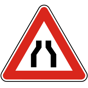 Značka A 4a - Zúžená vozovka z oboch strán - upozorňuje na miesto, kde sa vozovka zužuje z oboch strán v smere jazdy vodiča, napríklad zúženým miestom môže byť stavebný záber, podjazd, most a podobne