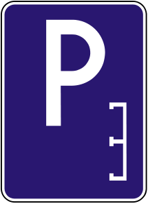 Značka IP 13c - Parkovisko – parkovacie miesta s pozdĺžnym státím - vyznačuje a určuje dovolený spôsob státia vozidiel len pozdĺžne vo vzťahu k okraju vozovky a používa sa podľa rovnakých podmienok ako značka IP13a. 