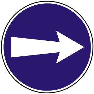 Značka C 2 - Prikázaný smer jazdy - prikazujú smer jazdy len v smere, ktorým šípka vyobrazená na príslušnej značke ukazuje, čím je zároveň vyjadrený zákaz jazdy iným smerom. Značky C1 až C4c sa používajú najmä pred križovatkou.